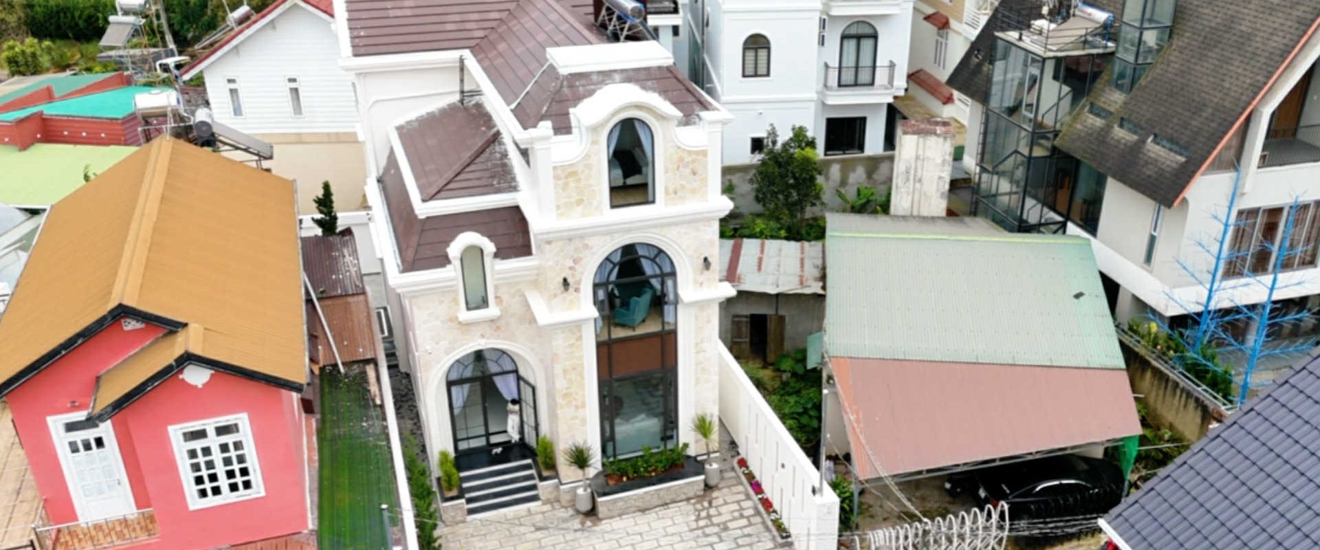 Villa Nam Hồ Đà Lạt 311m2 có hồ bơi