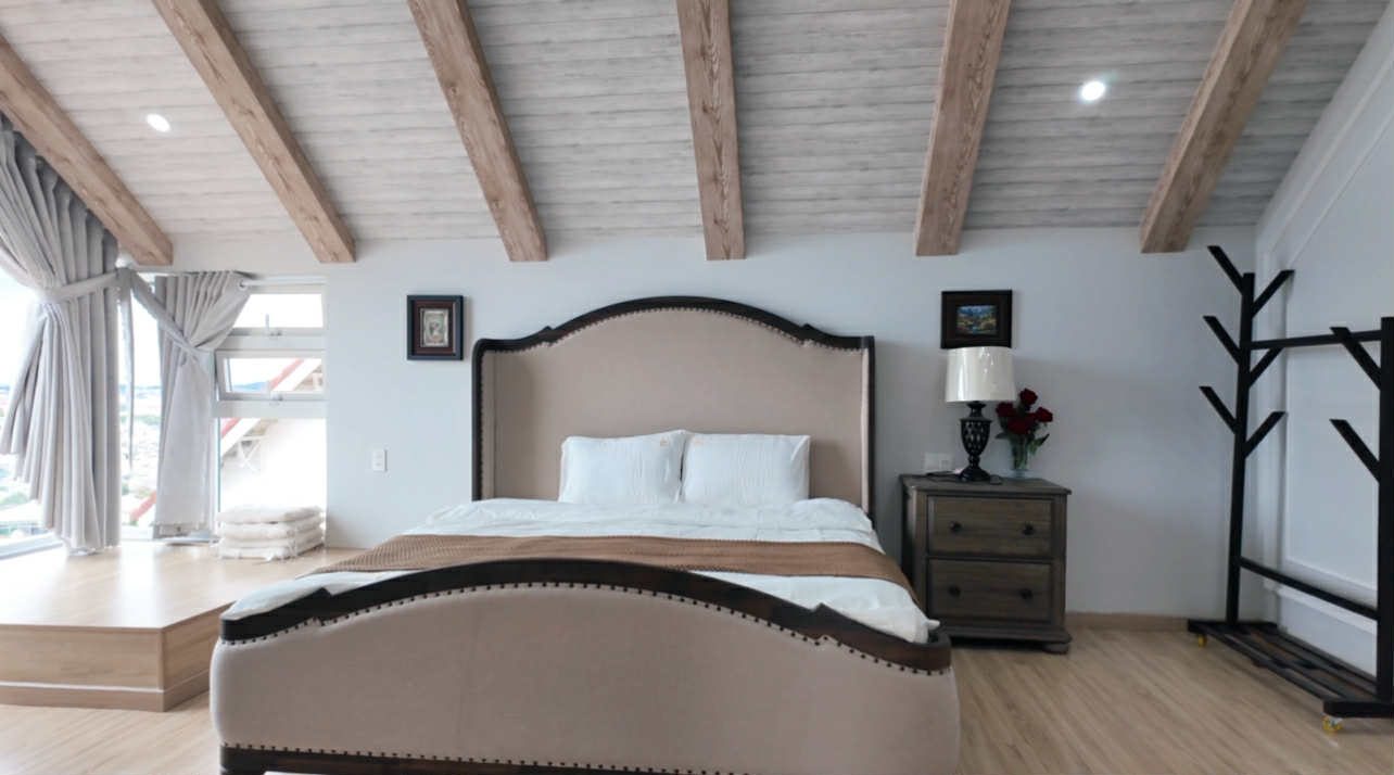 Villa Nam Hồ Đà Lạt 311m2 có hồ bơi