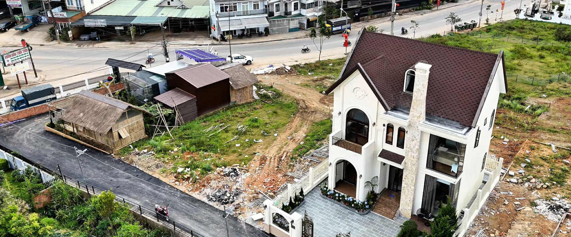 Biệt Thự Châu Âu Sang Trọng Gần Khu Du Lịch Langbiang – Đà Lạt