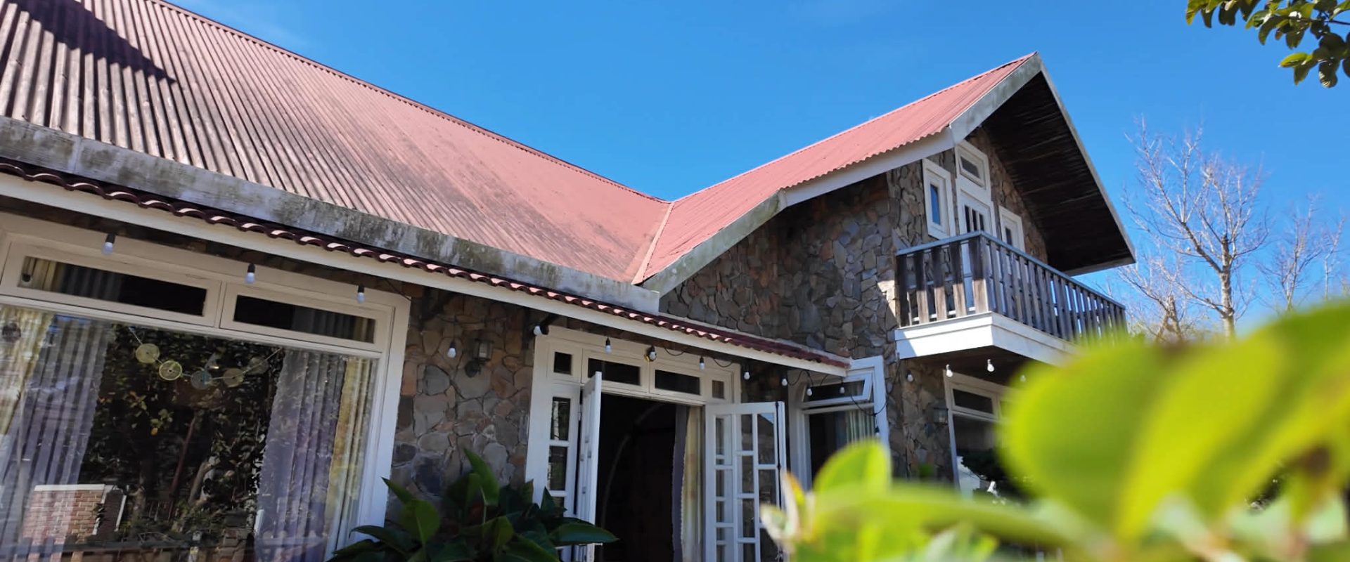 Bán Villa Sân Vườn Mặt Tiền Trịnh Hoài Đức Đà Lạt 335m2