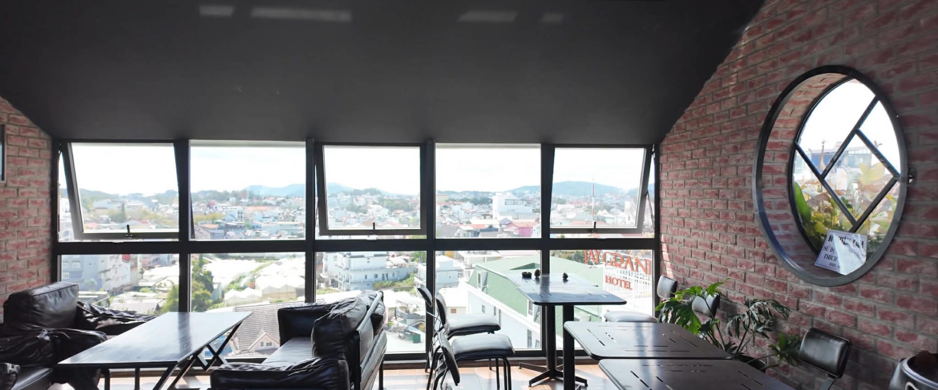 Bán Villa Mặt Tiền Lý Nam Đế Đà Lạt 264m2