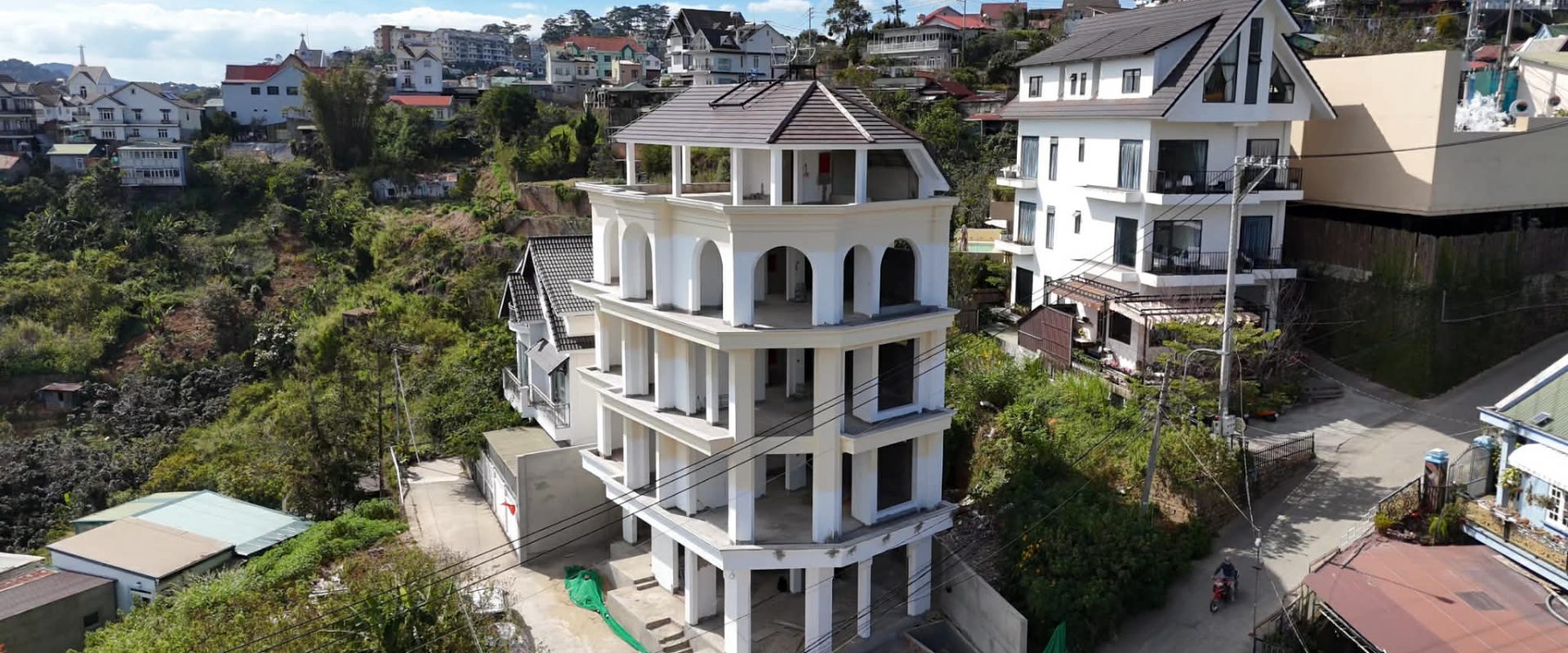 Villa Hoàng Hoa Thám Đà Lạt 250m2 góc 2 mặt tiền view rừng thông