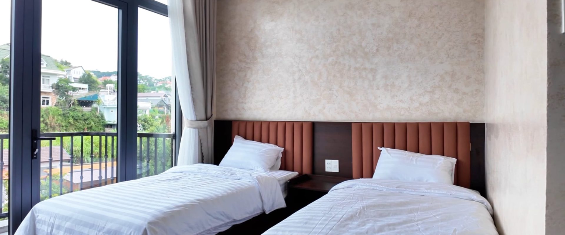 Bán Khách Sạn Mặt Tiền An Bình Đà Lạt 250m2