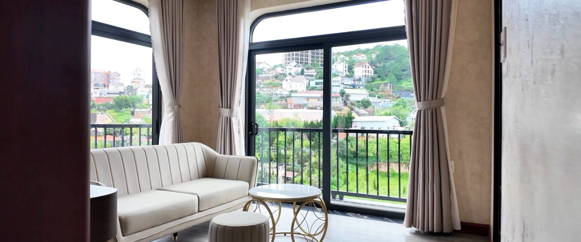 Bán Khách Sạn Mặt Tiền An Bình Đà Lạt 250m2