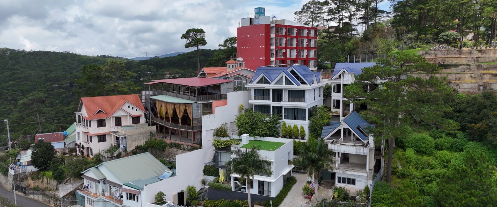 Tổ Hợp 4 Villa Đà Lạt Đường 3 Tháng 4 View Rừng Thông 1445m2